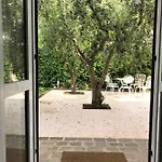 Corner Ulivo בית הארחה